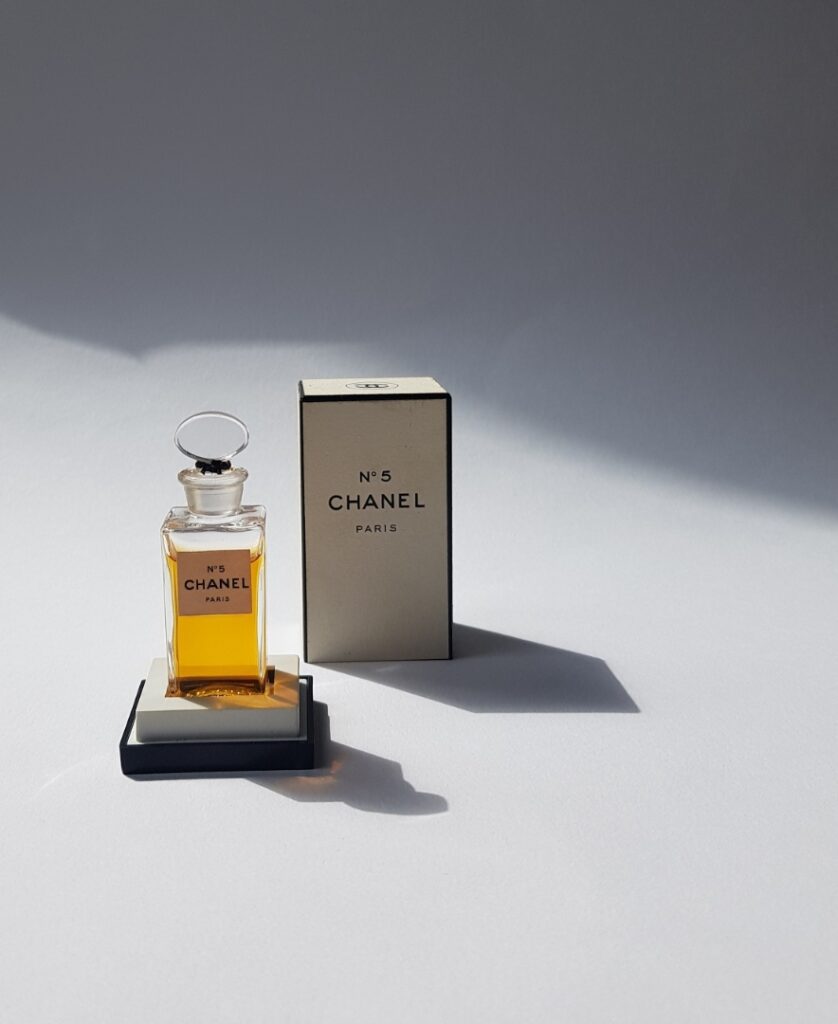 Recenze: Jeden den parfumérem. Workshop, se kterým proniknete do světa botanických vůní. Chanel no. 5